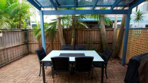 Byron Bay Accom Unit 3 41 Childe Street - Belongil Beach Apartment, Byron Bay